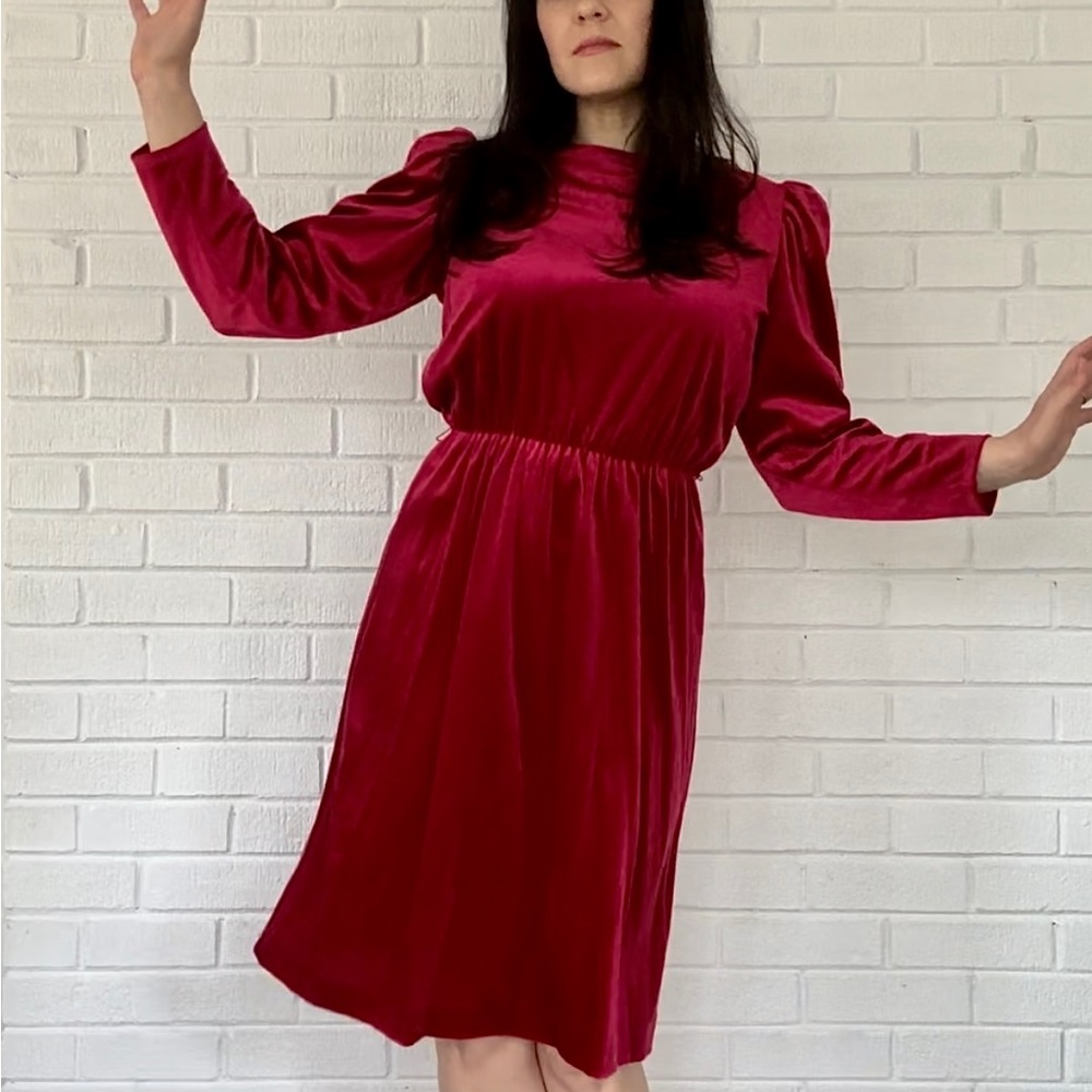 Happy Holidays Dress! Cool red-maroon velvet Vintage dress